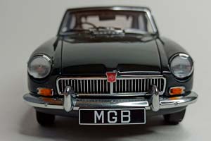 MGB GT COUPE MK 2 GREEN 1:18 AUTOART — фото 9