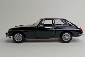 MGB GT COUPE MK 2 GREEN 1:18 AUTOART — фото 2