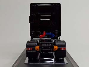 MERCEDES ACTROS MP4 BLACK 1:43 IXO — фото 4