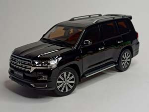 TOYOTA LAND CRUISER 200 BLACK 1:18 KENGFAI