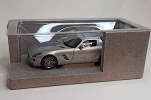 MERCEDES SLS AMG 1:18 MINICHAMPS — фото 5