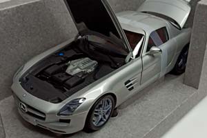 MERCEDES SLS AMG 1:18 MINICHAMPS — фото 2