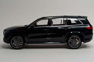 MERCEDES GLS GREEN 1:18 ДИЛЕРСКИЙ — фото 3
