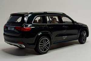 MERCEDES GLS GREEN 1:18 ДИЛЕРСКИЙ — фото 6