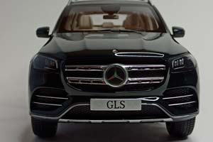 MERCEDES GLS GREEN 1:18 ДИЛЕРСКИЙ — фото 7