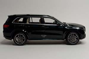 MERCEDES GLS GREEN 1:18 ДИЛЕРСКИЙ — фото 8