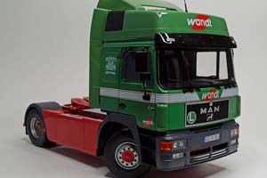 MAN F2000 WANDT 1994 GREEN 1:18 MCG — фото 4