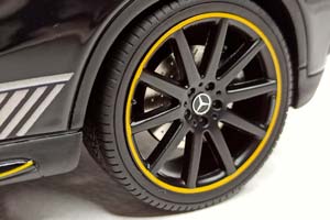 MERCEDES GLA 45 AMG LIMITED 1:18 ДИЛЕРСКИЙ — фото 8