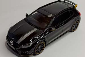 MERCEDES GLA 45 AMG LIMITED 1:18 ДИЛЕРСКИЙ — фото 9