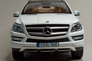 MERCEDES GLS 500 WHITE 1:18 ДИЛЕРСКИЙ — фото 10