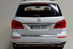 MERCEDES GLS 500 WHITE 1:18 ДИЛЕРСКИЙ — фото 4