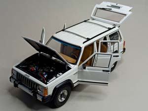 JEEP CHEROKEE WHITE 1:18 AURORA — фото 2