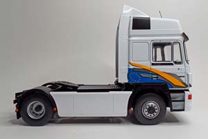 MAN F2000 WHITE 1:18 MCG — фото 7