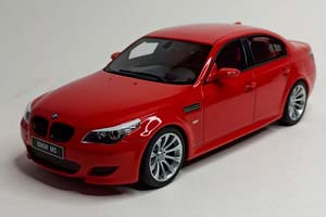 BMW M5 (E60) IMOLA ROT 1:18 OTTOMOBILE