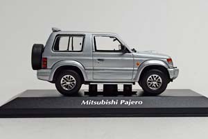MITSUBISHI PAJERO 1:43 MAXICHAMPS — фото 6