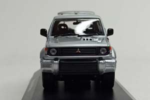 MITSUBISHI PAJERO 1:43 MAXICHAMPS — фото 8