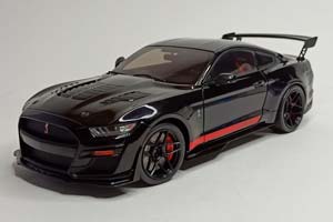 FORD MUSTANG SHELBY GT500 BLACK 1:18 SOLIDO