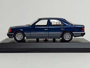 MERCEDES 230E -1991 W124 MAXICHAMPS 1:43 — фото 4