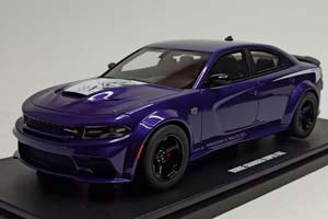 DODGE CHARGER SUPER BEE PLUM CRAZY 1:18 GT SPIRIT