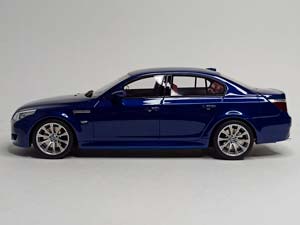 BMW M5 (E60) INTERLAGOS BLUE 1:18 OTTOMOBILE — фото 4