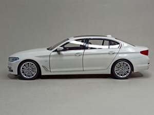 BMW 540IL (G38) WHITE 1:18 KYOSHO — фото 3