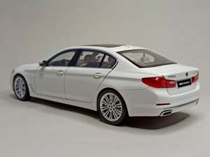 BMW 540IL (G38) WHITE 1:18 KYOSHO — фото 4