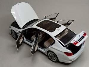 BMW 540IL (G38) WHITE 1:18 KYOSHO — фото 2
