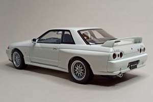 NISSAN SKYLINE GT-R (R32) V-SPEC II AUTOART 1:18 — фото 3