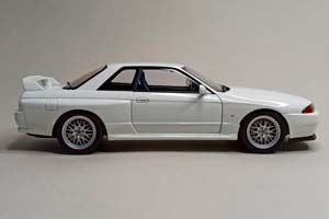 NISSAN SKYLINE GT-R (R32) V-SPEC II AUTOART 1:18 — фото 8
