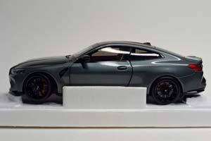 BMW M4 -2020 GREY 1:18 MINICHAMPS — фото 3