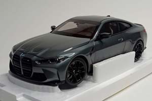 BMW M4 -2020 GREY 1:18 MINICHAMPS — фото 1