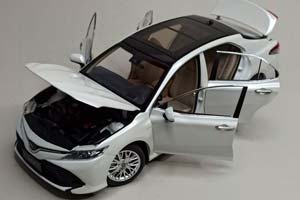 TOYOTA CAMRY WHITE 1:18 ДИЛЕРСКАЯ — фото 4