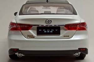 TOYOTA CAMRY WHITE 1:18 ДИЛЕРСКАЯ — фото 5