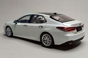 TOYOTA CAMRY WHITE 1:18 ДИЛЕРСКАЯ — фото 6