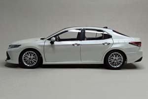 TOYOTA CAMRY WHITE 1:18 ДИЛЕРСКАЯ — фото 7
