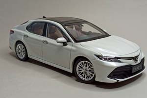 TOYOTA CAMRY WHITE 1:18 ДИЛЕРСКАЯ — фото 8