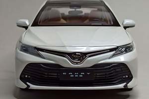 TOYOTA CAMRY WHITE 1:18 ДИЛЕРСКАЯ — фото 9