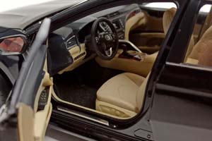 TOYOTA CAMRY BLACK 1:18 ДИЛЕРСКИЙ — фото 4