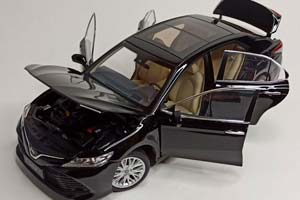 TOYOTA CAMRY BLACK 1:18 ДИЛЕРСКИЙ — фото 2