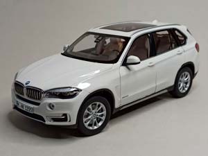 BMW X5 (F15) WHITE 1:18 PARAGON