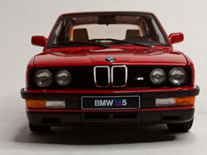 BMW M5 (E28) RED 1987 AUTOART 1:18 — фото 4