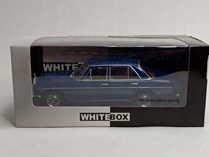 MERCEDES 200D (W115) 1968 WHITEBOX 1:24 — фото 10