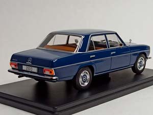 MERCEDES 200D (W115) 1968 WHITEBOX 1:24 — фото 5