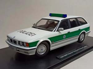 BMW 5SERIES (E34) TOURING POLICE 1:18 TRIPLE9