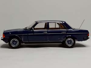 MERCEDES 200 1982 (W123) BLUE 1:18 NOREV — фото 2