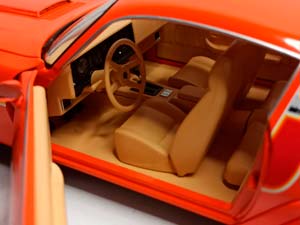 CHEVROLET CAMARO Z28 HUGGER 1:18 GREENLIGHT — фото 4