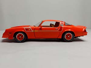 CHEVROLET CAMARO Z28 HUGGER 1:18 GREENLIGHT — фото 5