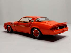 CHEVROLET CAMARO Z28 HUGGER 1:18 GREENLIGHT — фото 7
