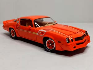 CHEVROLET CAMARO Z28 HUGGER 1:18 GREENLIGHT — фото 8