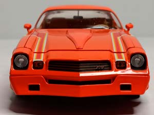 CHEVROLET CAMARO Z28 HUGGER 1:18 GREENLIGHT — фото 9
